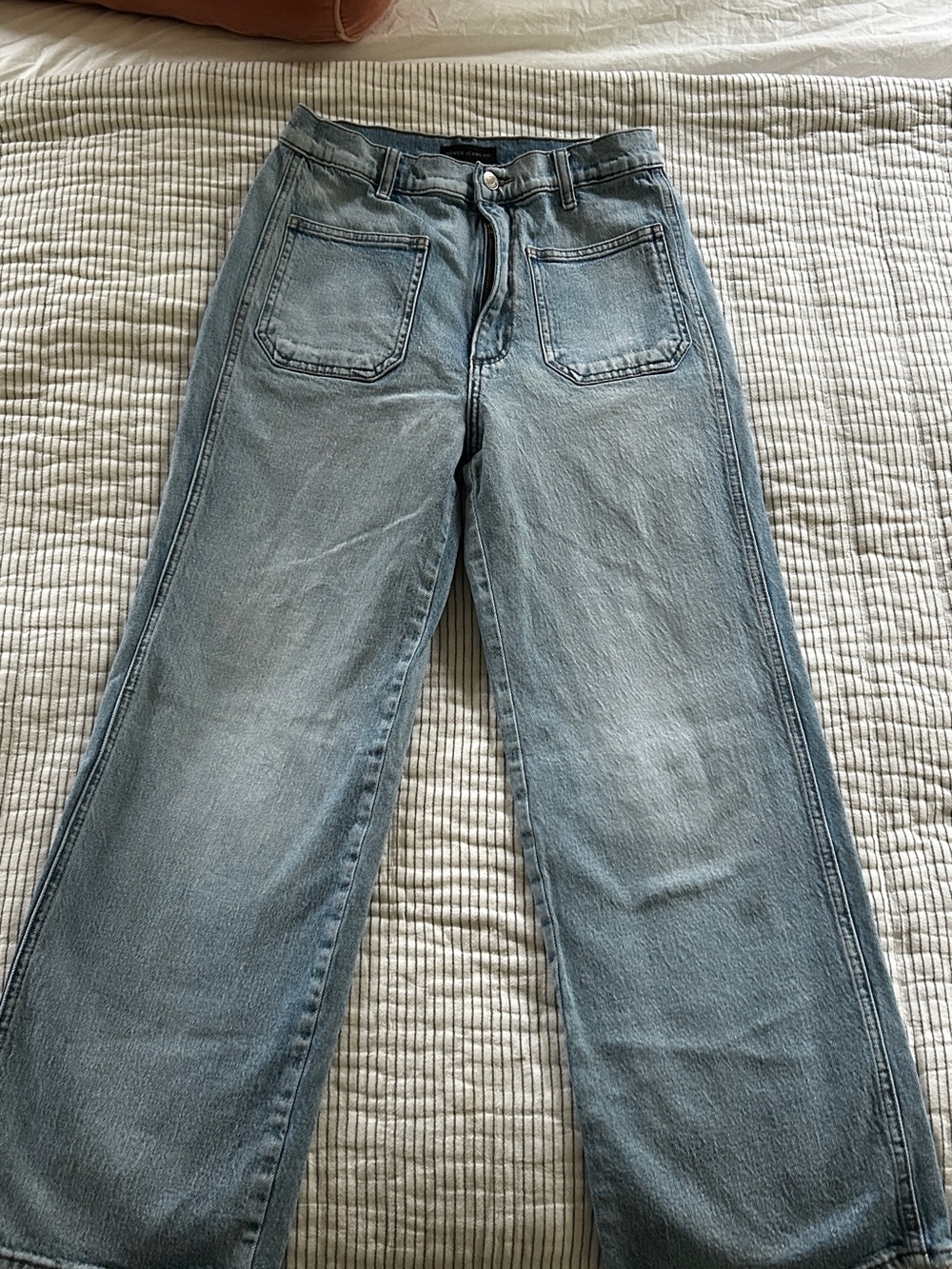 Silver Jeans Co. Women's Patch Pocket High Rise Wide Leg Jeans